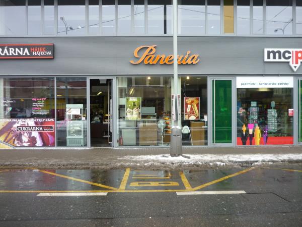 Paneria Smíchov Nádražní - vchod z ulice